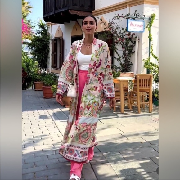 🆕️[L] Zara Floral Printed Kimono / Robe / Duster viral - Picture 6 of 16